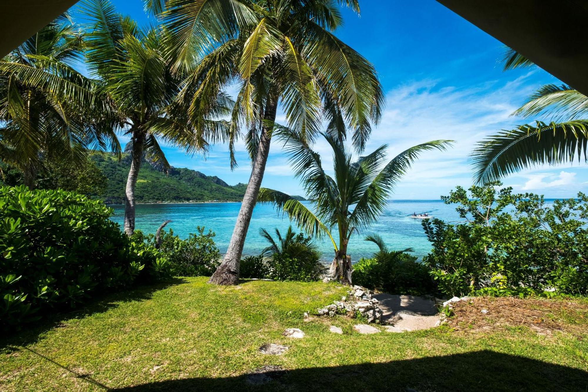 Barefoot Kuata Island Resort Exterior photo